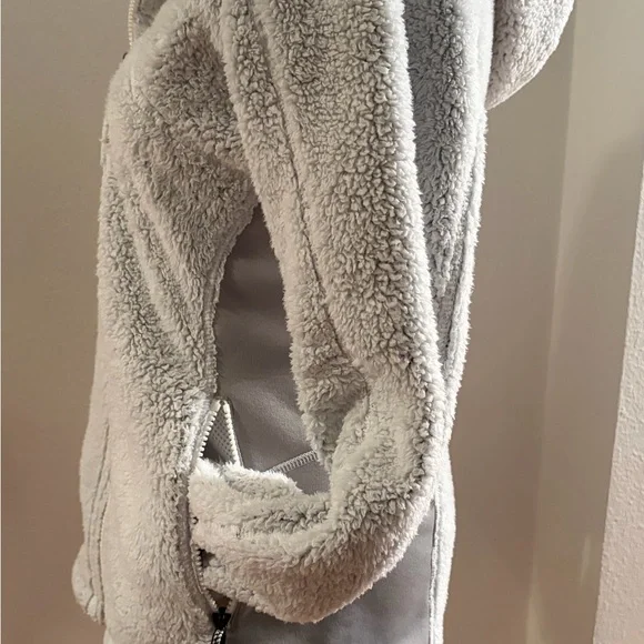 Koppen Women's Soft Gray Teddy Jacket - Picture 3 of 6